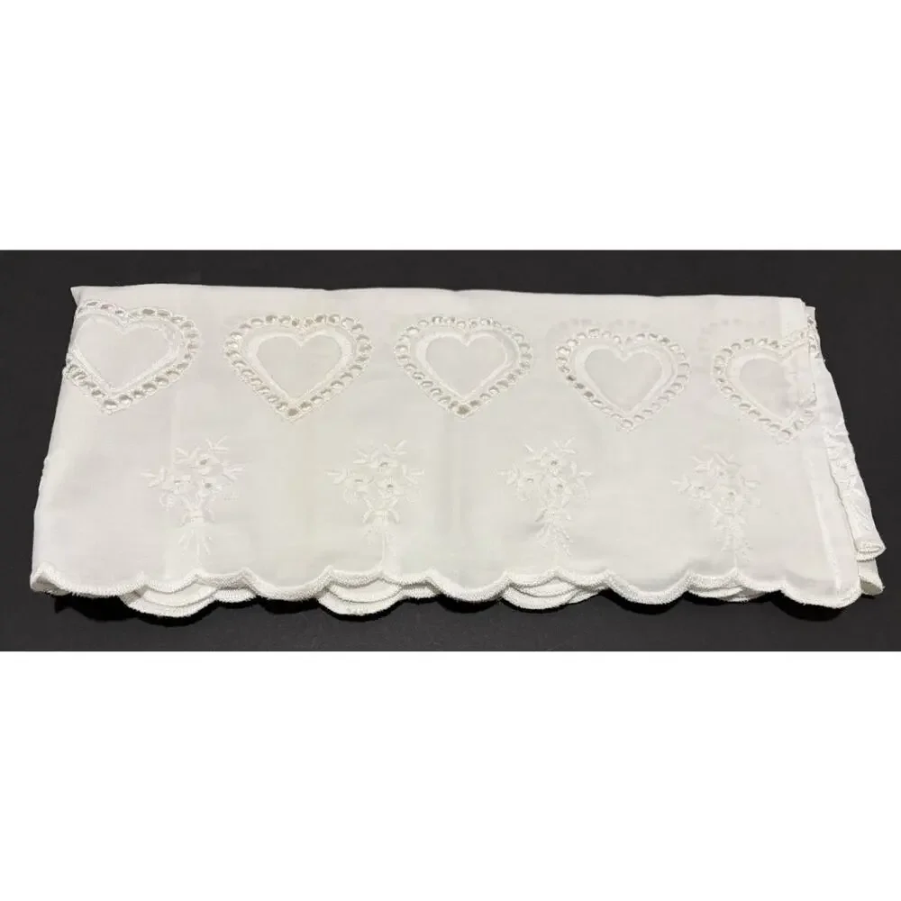 Table Runner White Hearts Embellished Bouquet Cutwork Cotton Scallop Edge 60x13